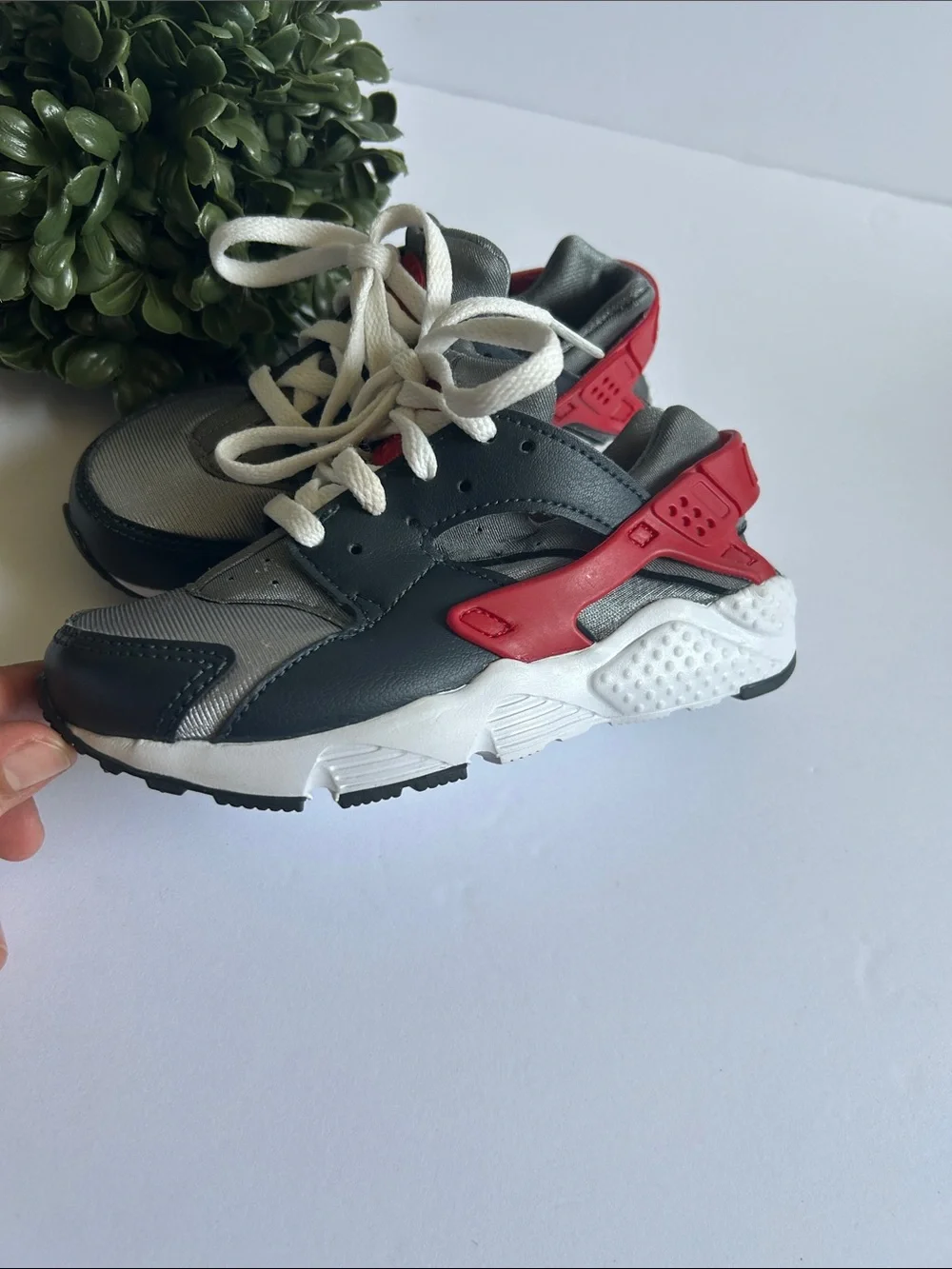 Nike Kids Huarache in Gray, White & Red - Low-Top Active Shoes